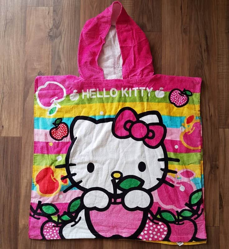 מגבת קפוצ'ון לבריכה הלו קיטי